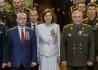 Белорусские чиновники начали соревноваться размером «яблоневых» бутоньерок