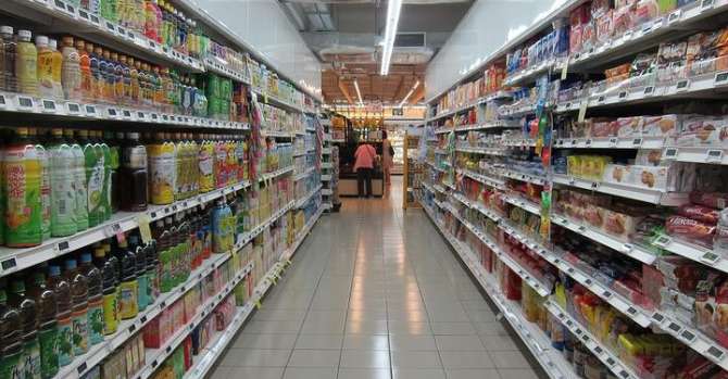 Пенсионеры и инвалиды могут покупать продукты со с